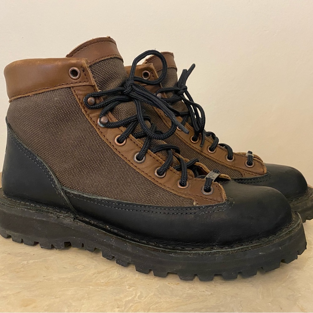 Women’s Danner Light 40th anniversary edition in black/timber 8M